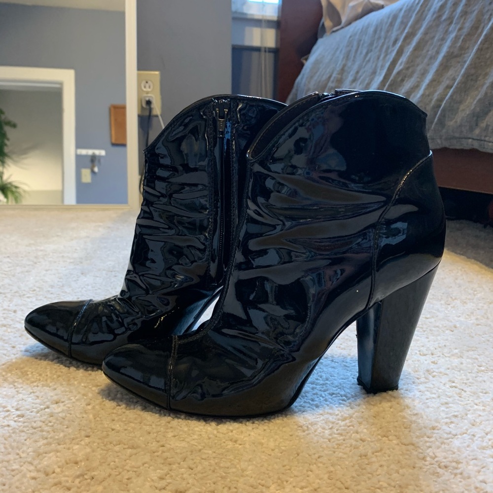 BURBERRY Black Patent Leather Booties